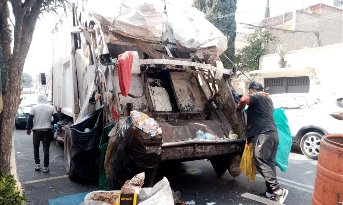 Trabajadores de limpia en la CDMX